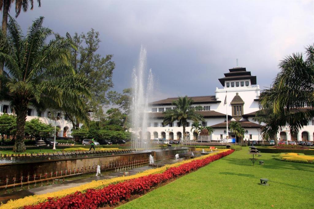 Kollektiv Hotel Bandung Exterior foto